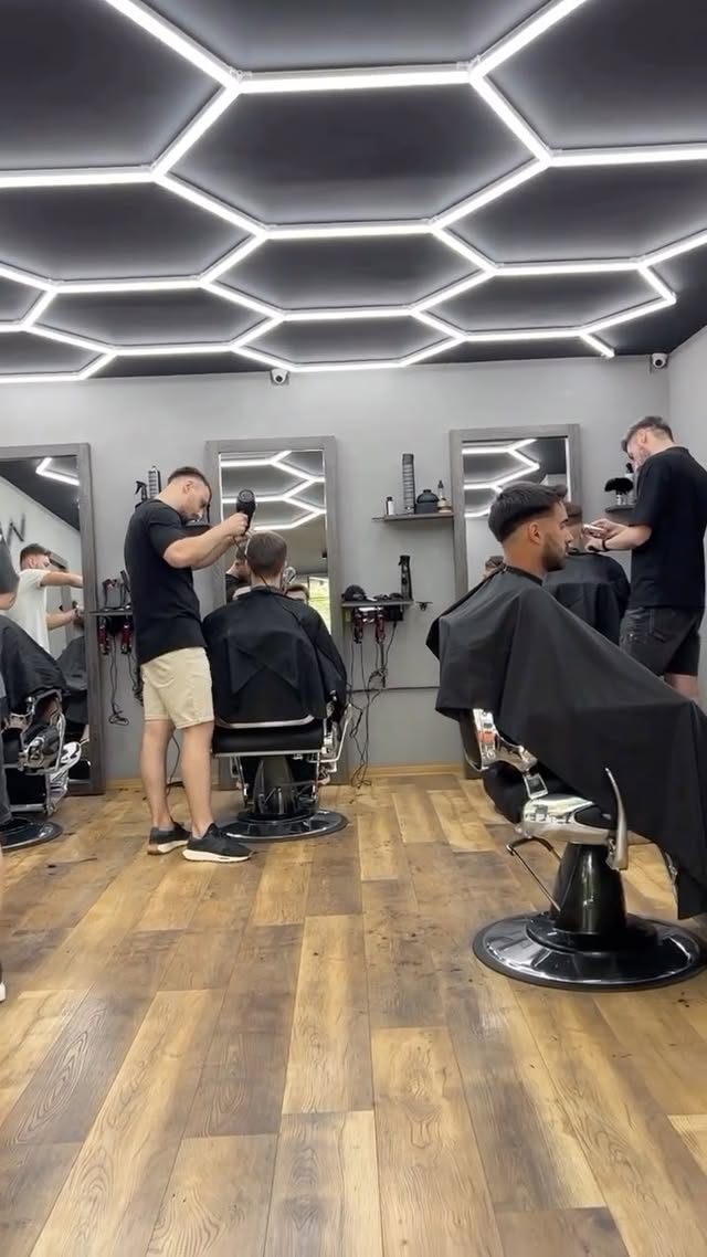 Interiorul 4MEN Barbershop